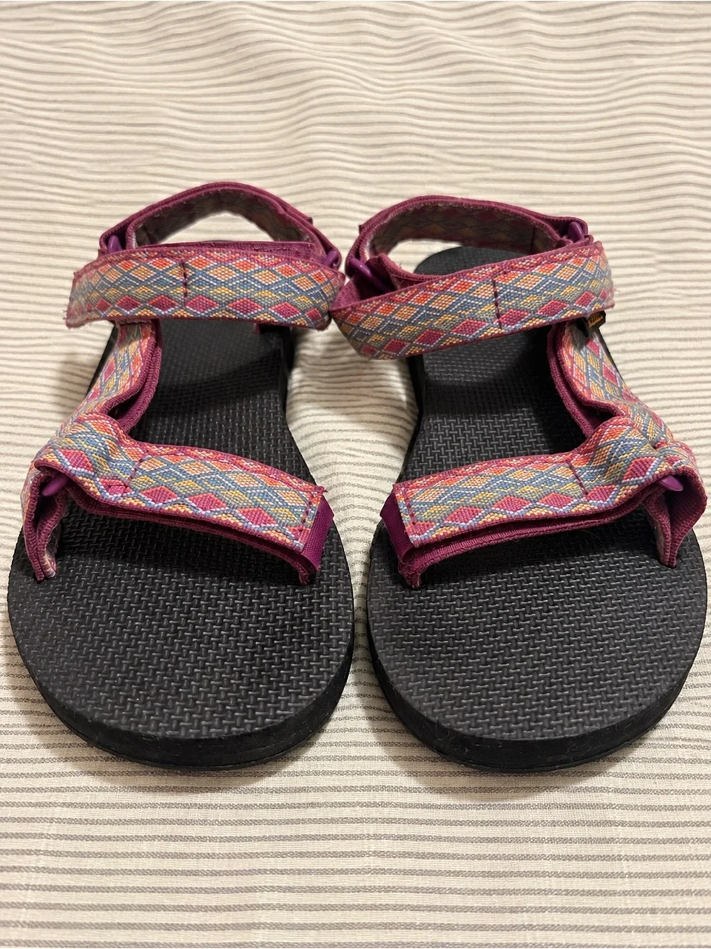 Teva Women’s Size 6 Original Universal Sandals Burgundy Geometric Woven Straps